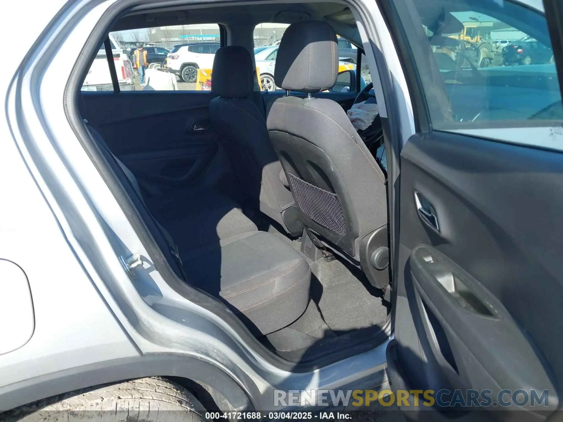 8 Photograph of a damaged car 3GNCJNSB4KL340044 CHEVROLET TRAX 2019