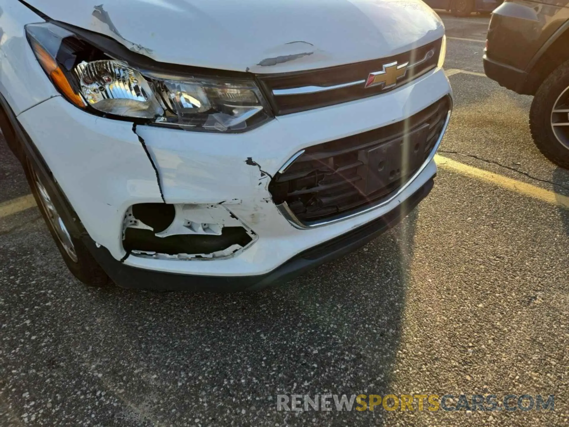 33 Photograph of a damaged car 3GNCJNSB5KL189361 CHEVROLET TRAX 2019
