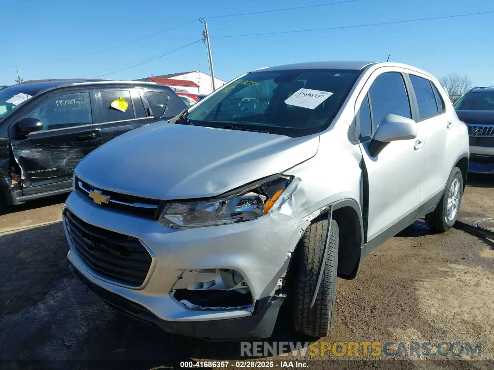 2 Photograph of a damaged car 3GNCJNSB5KL196519 CHEVROLET TRAX 2019