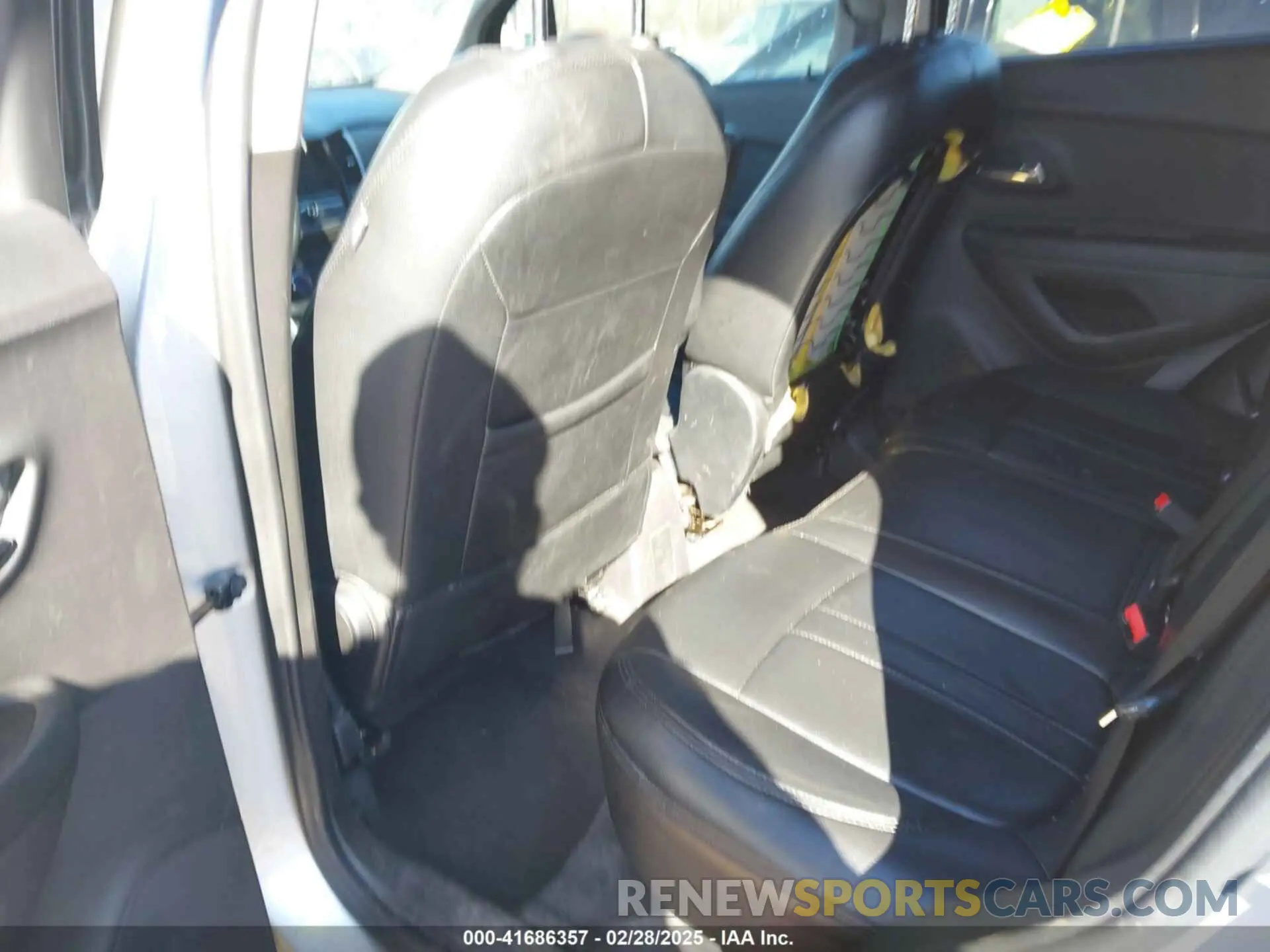 8 Photograph of a damaged car 3GNCJNSB5KL196519 CHEVROLET TRAX 2019