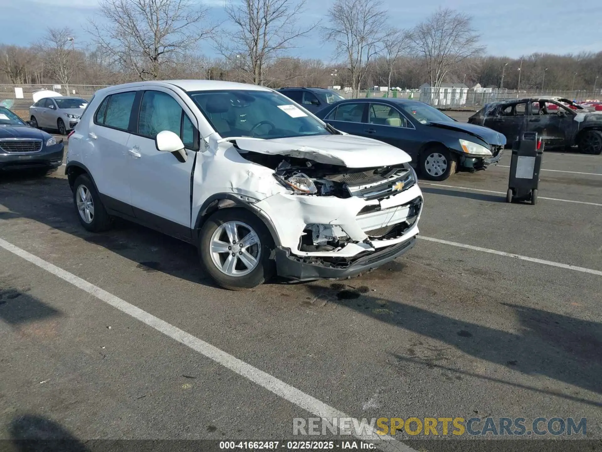 1 Photograph of a damaged car 3GNCJNSB5KL242561 CHEVROLET TRAX 2019