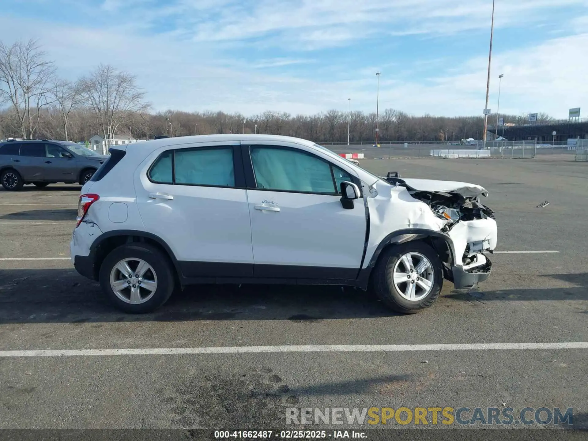 13 Photograph of a damaged car 3GNCJNSB5KL242561 CHEVROLET TRAX 2019