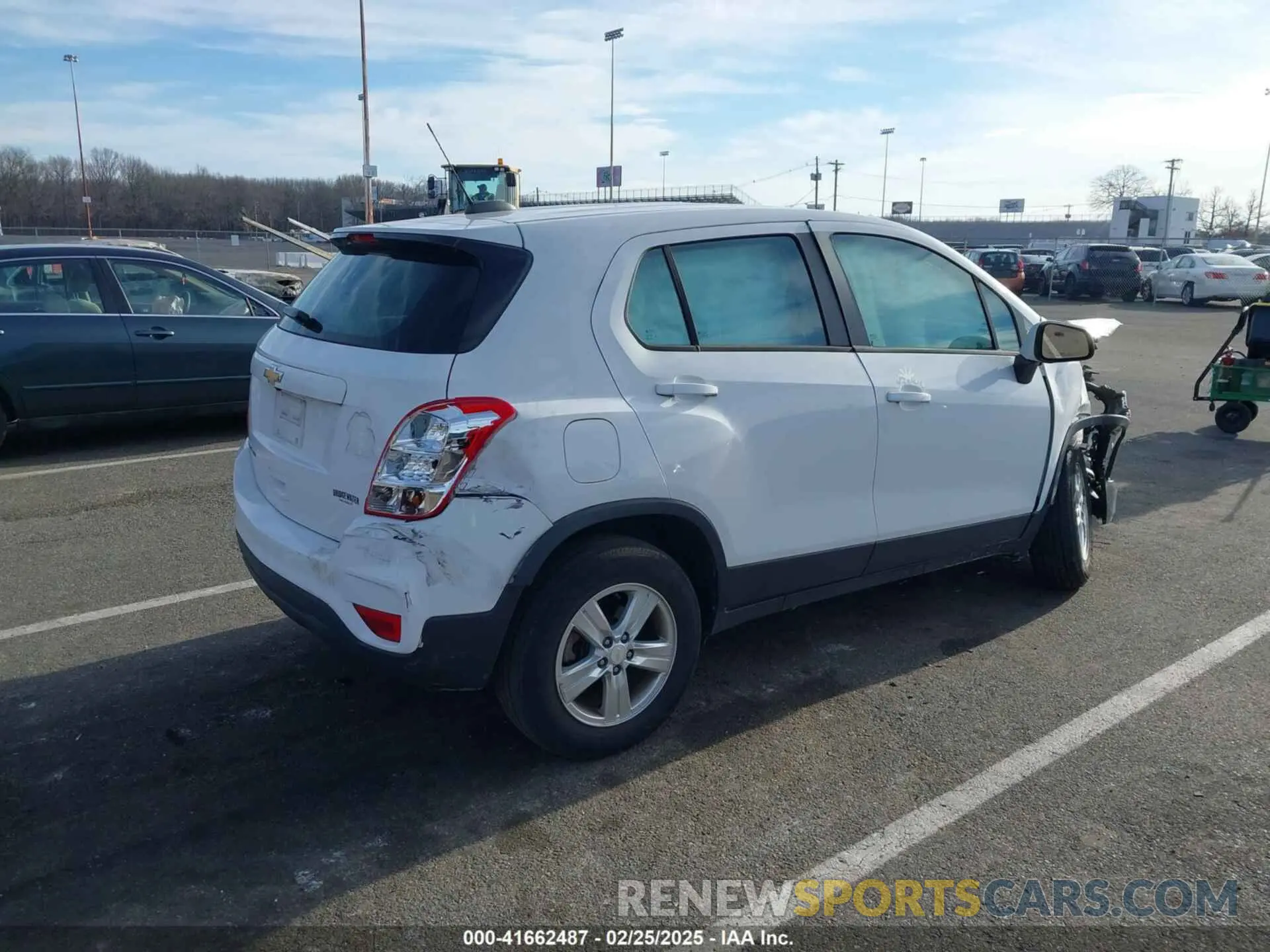 17 Photograph of a damaged car 3GNCJNSB5KL242561 CHEVROLET TRAX 2019