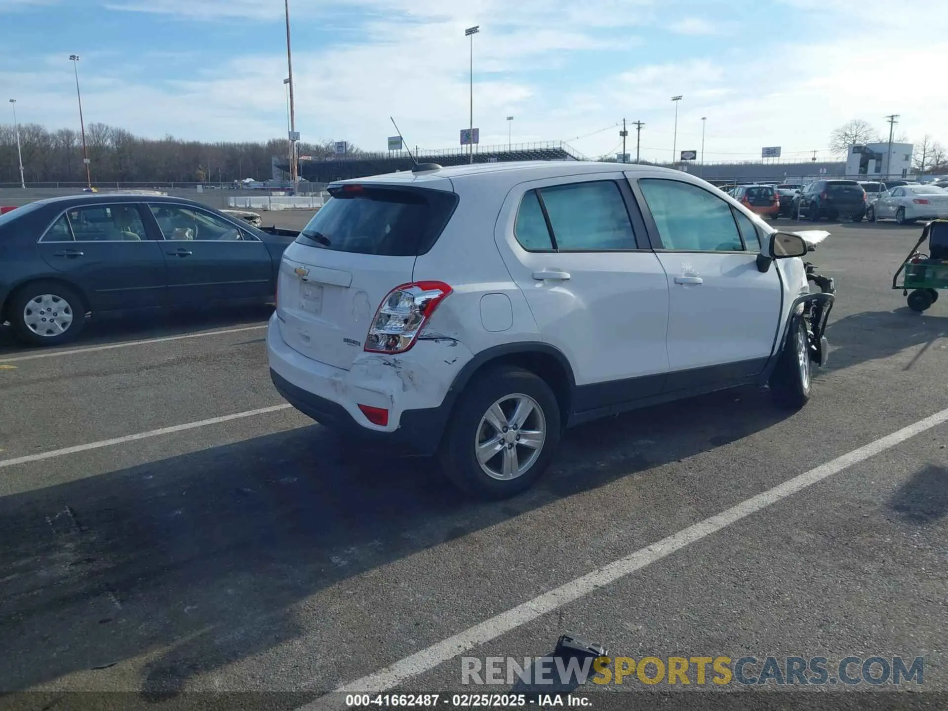4 Photograph of a damaged car 3GNCJNSB5KL242561 CHEVROLET TRAX 2019