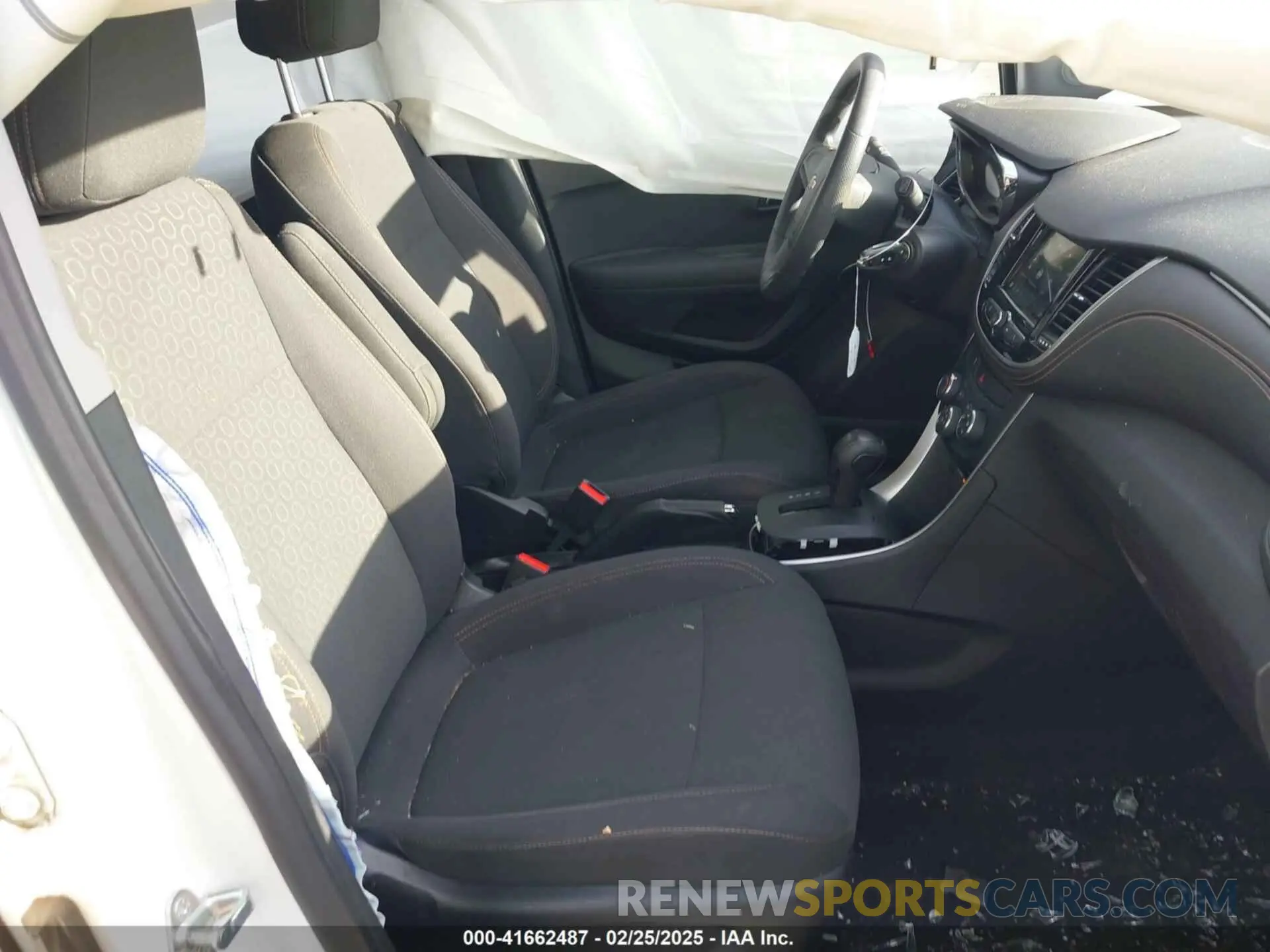 5 Photograph of a damaged car 3GNCJNSB5KL242561 CHEVROLET TRAX 2019
