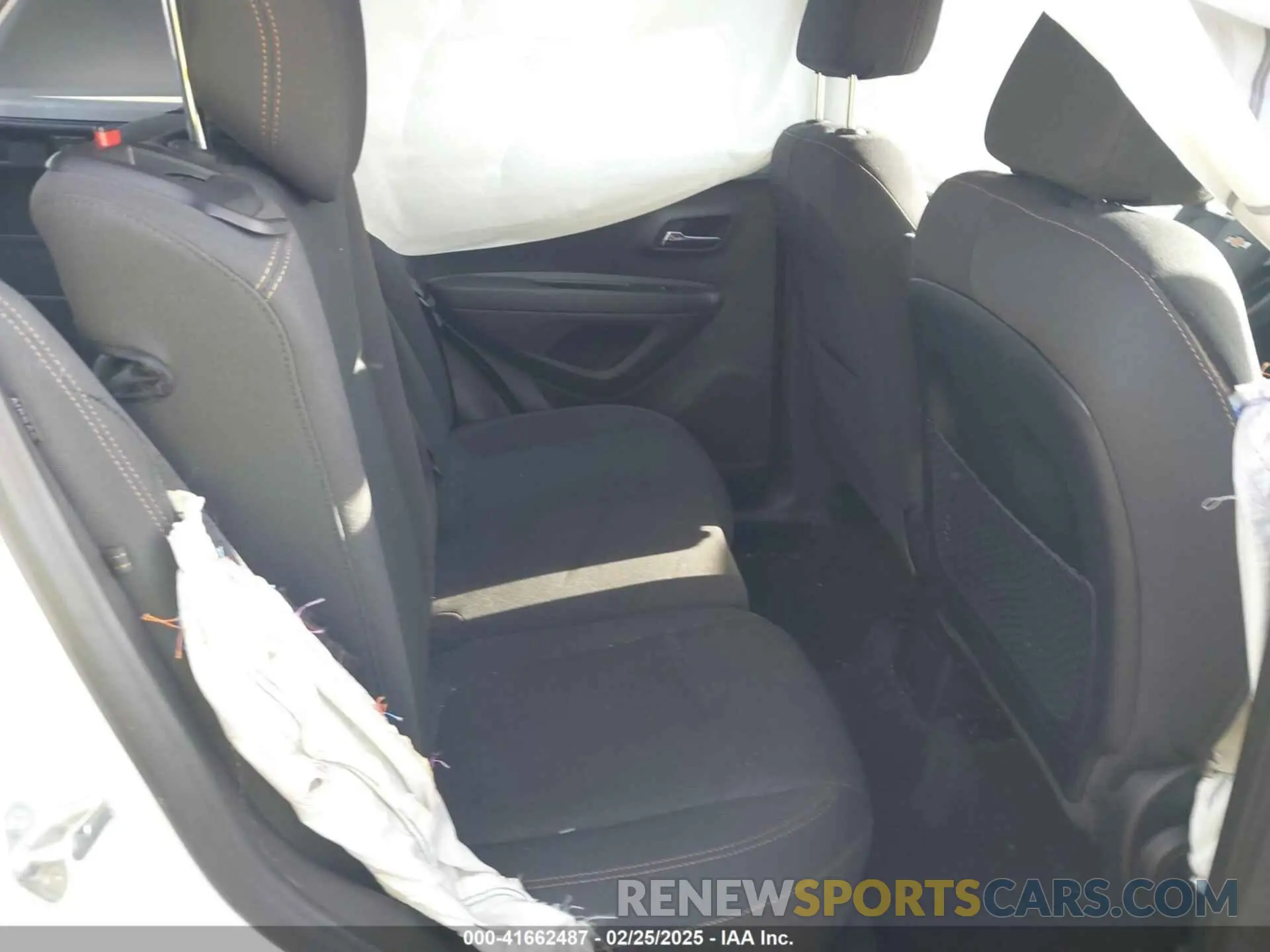 8 Photograph of a damaged car 3GNCJNSB5KL242561 CHEVROLET TRAX 2019