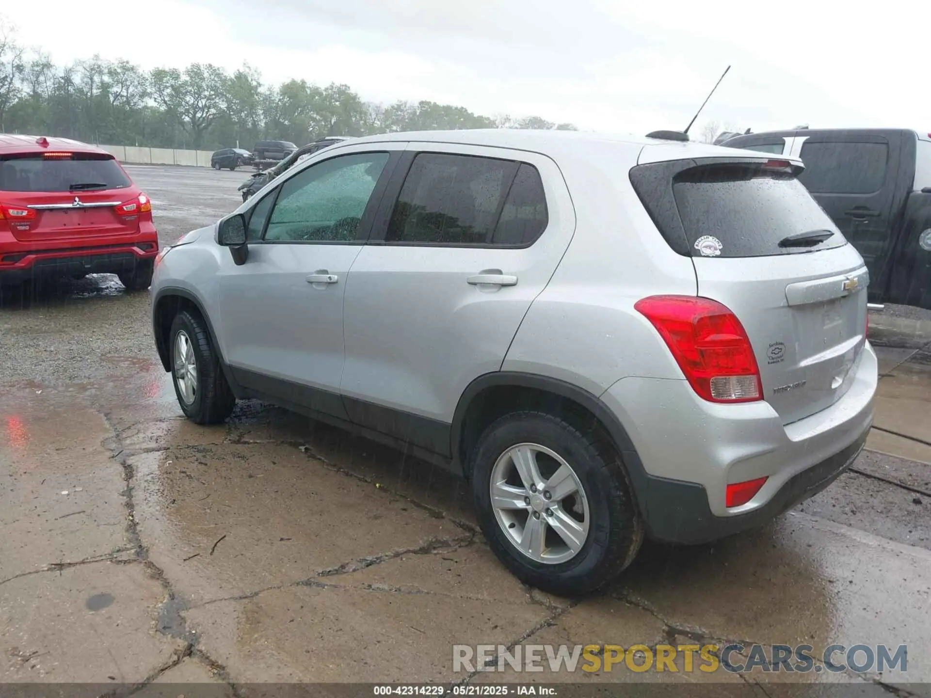 3 Photograph of a damaged car 3GNCJNSB5KL250613 CHEVROLET TRAX 2019