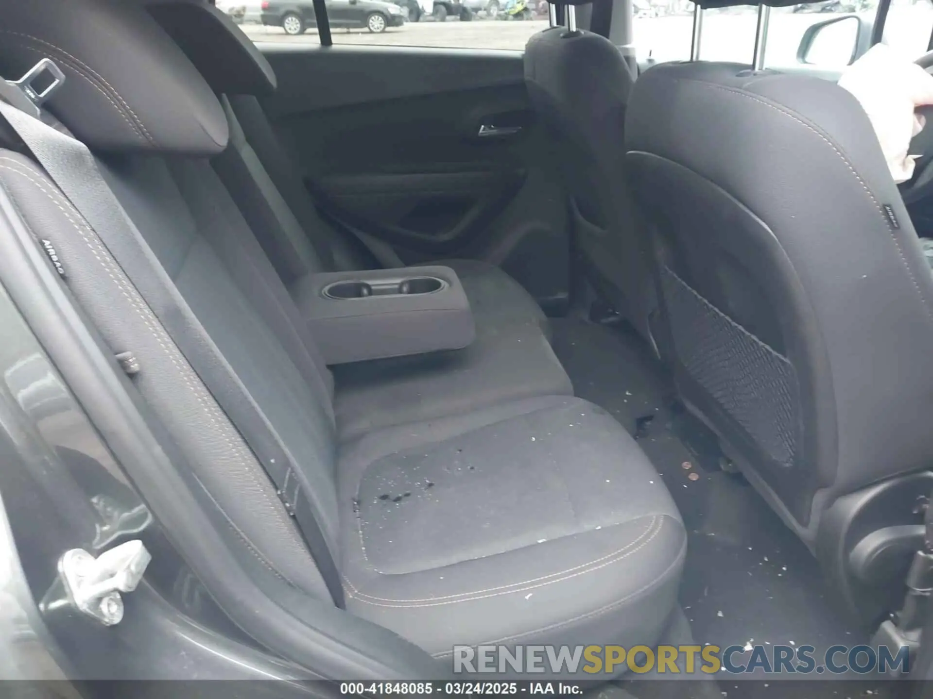 8 Photograph of a damaged car 3GNCJNSB5KL386143 CHEVROLET TRAX 2019