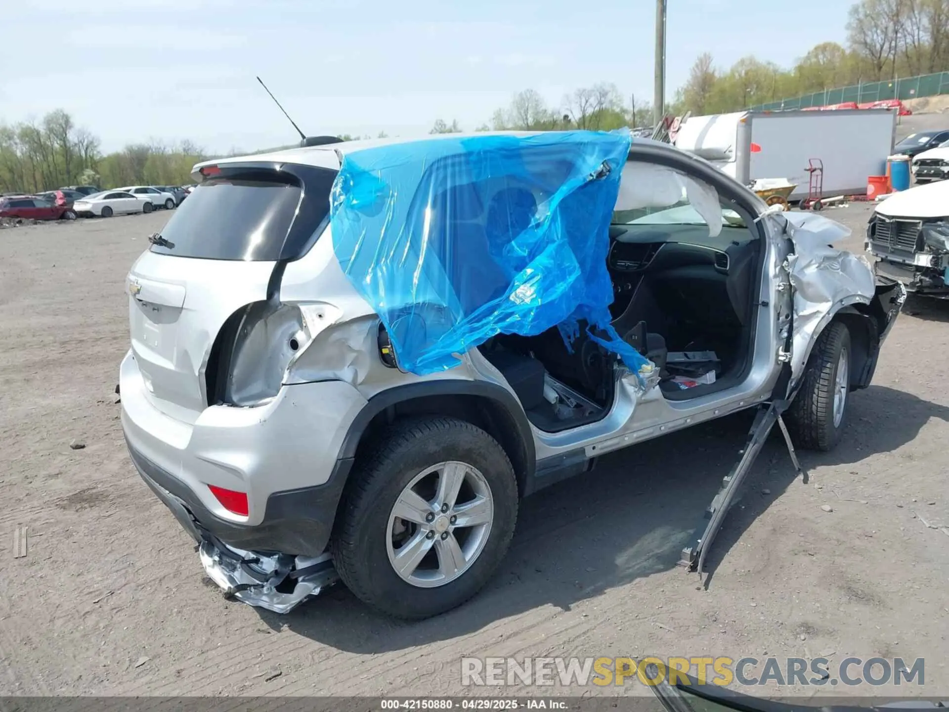 4 Photograph of a damaged car 3GNCJNSB5KL403992 CHEVROLET TRAX 2019