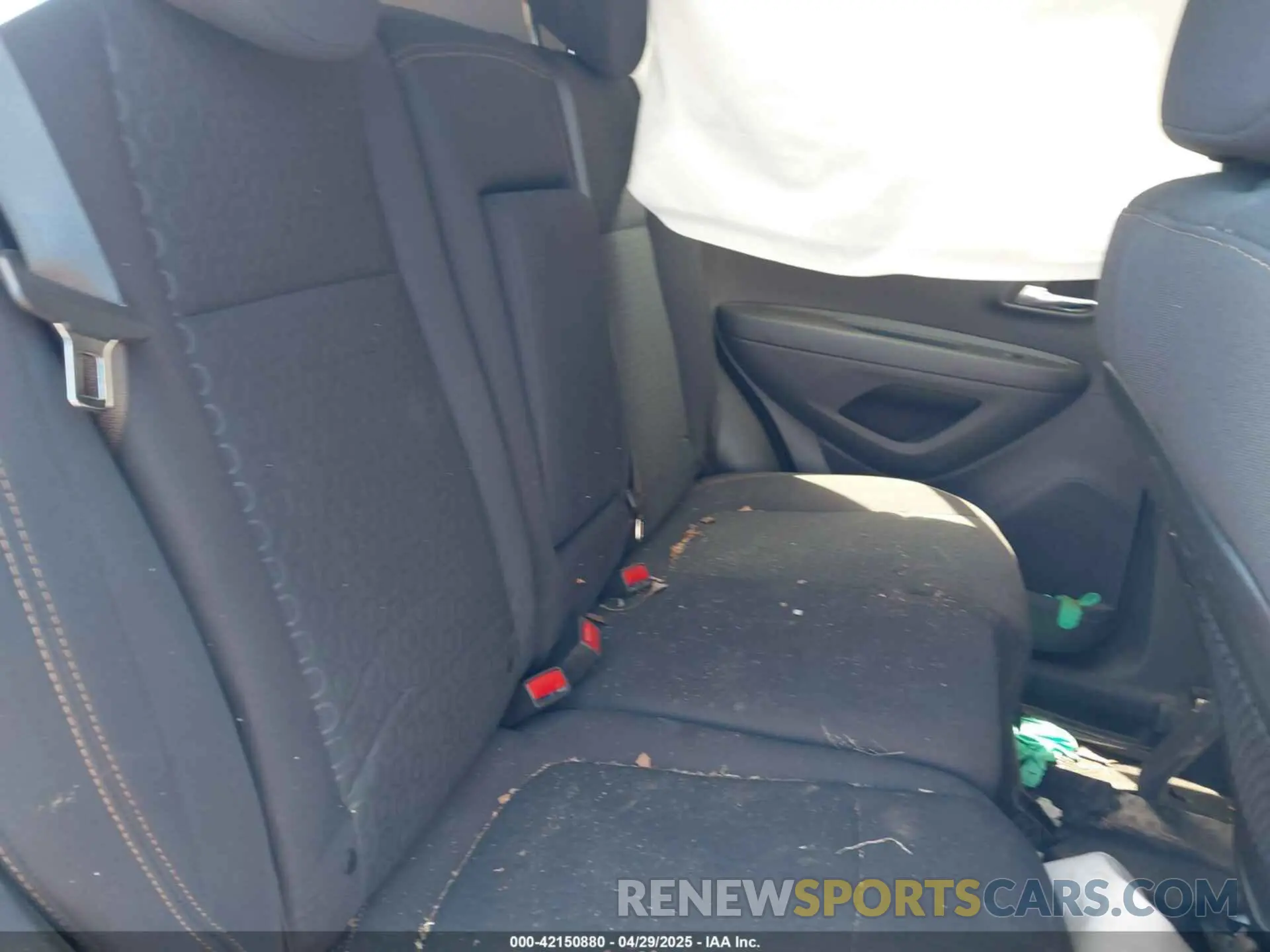 8 Photograph of a damaged car 3GNCJNSB5KL403992 CHEVROLET TRAX 2019