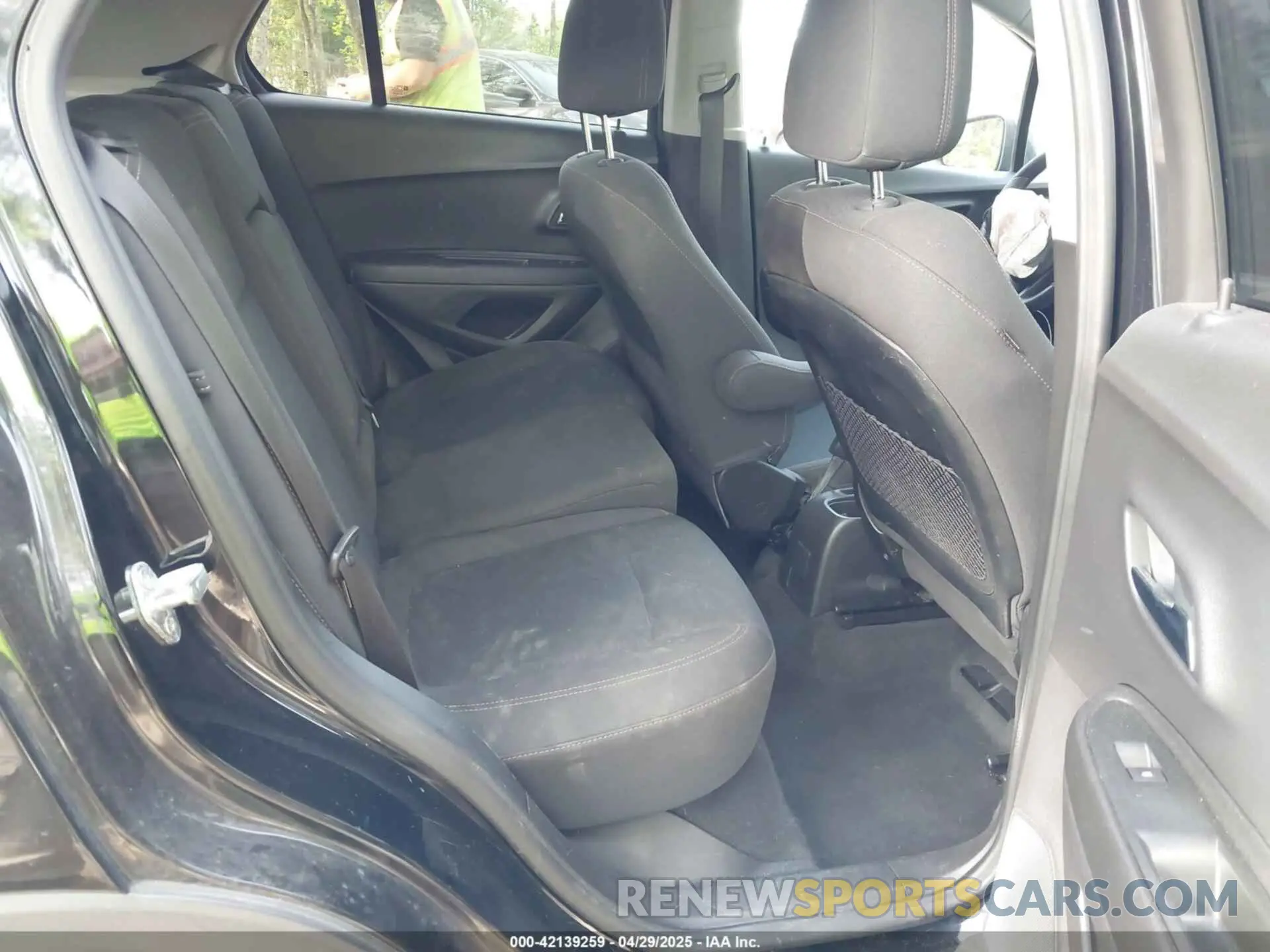 8 Photograph of a damaged car 3GNCJNSB6KL230273 CHEVROLET TRAX 2019