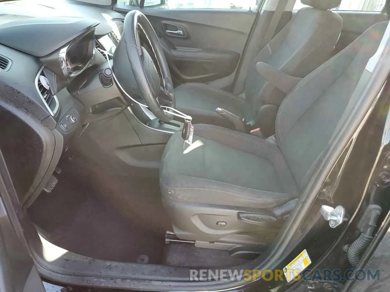 7 Photograph of a damaged car 3GNCJNSB6KL272698 CHEVROLET TRAX 2019