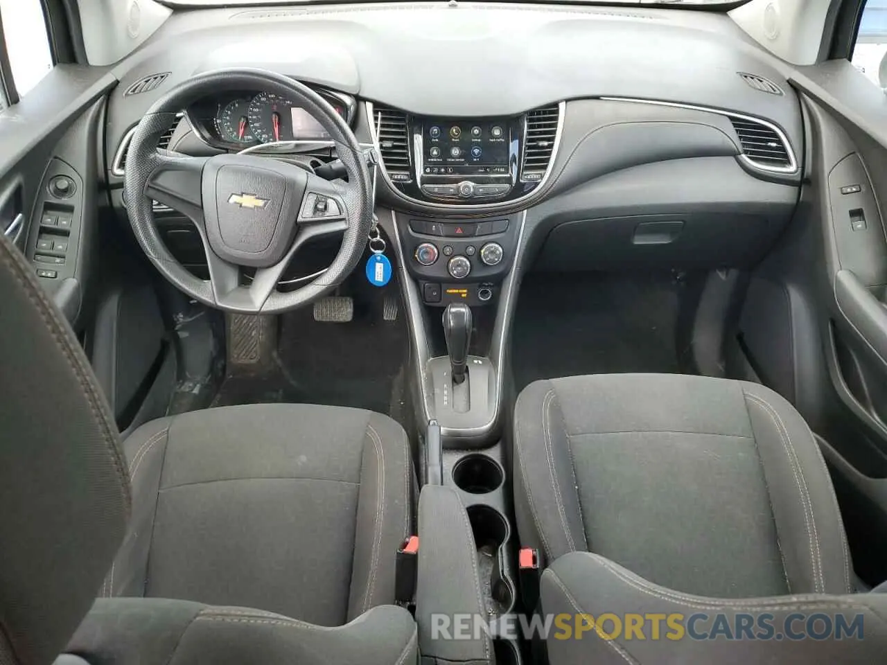 8 Photograph of a damaged car 3GNCJNSB7KL230847 CHEVROLET TRAX 2019