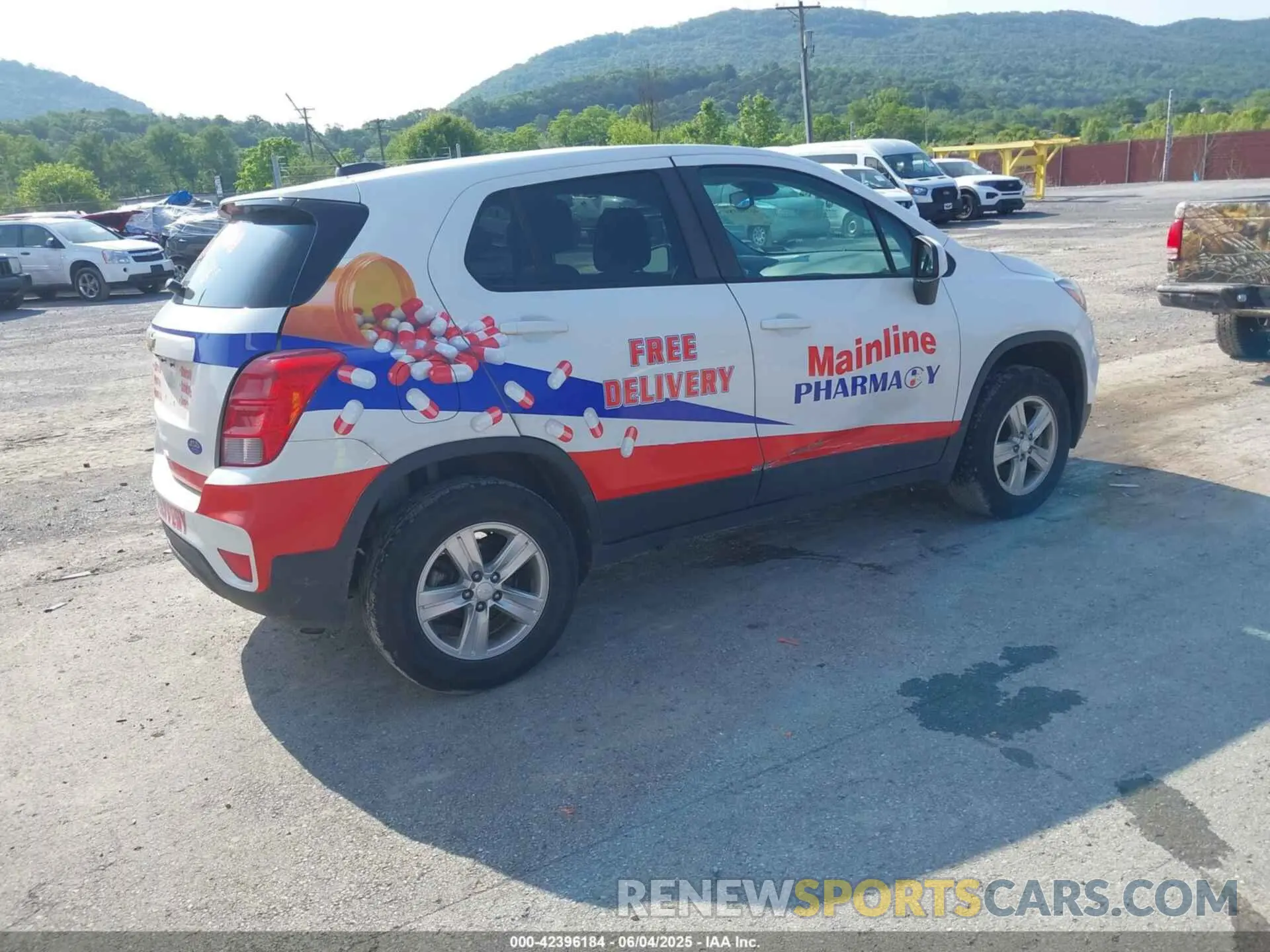 4 Photograph of a damaged car 3GNCJNSB8KL236009 CHEVROLET TRAX 2019