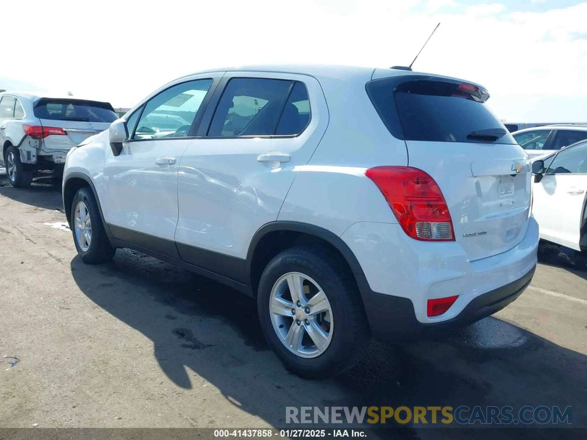 3 Photograph of a damaged car 3GNCJNSB9KL357213 CHEVROLET TRAX 2019