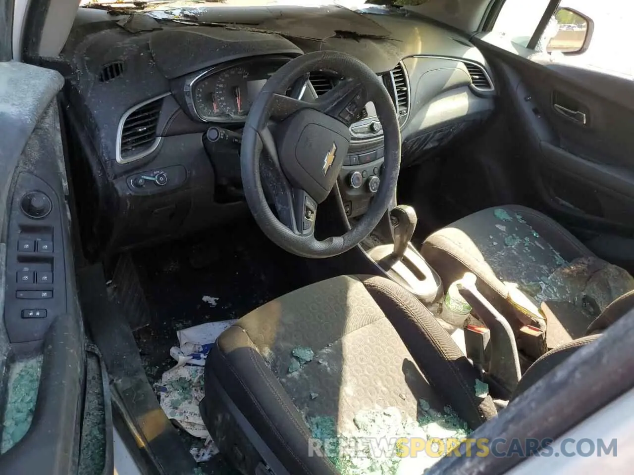 8 Photograph of a damaged car 3GNCJNSBXKL295109 CHEVROLET TRAX 2019