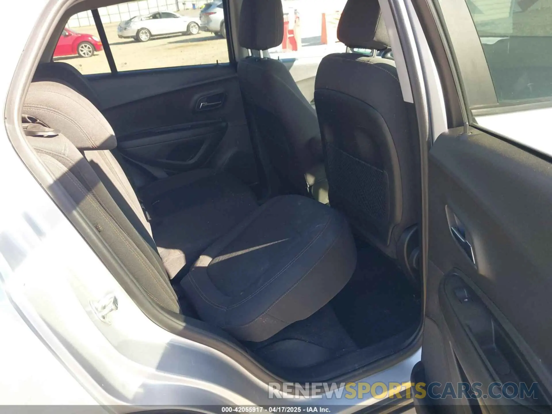 8 Photograph of a damaged car 3GNCJNSBXKL405219 CHEVROLET TRAX 2019