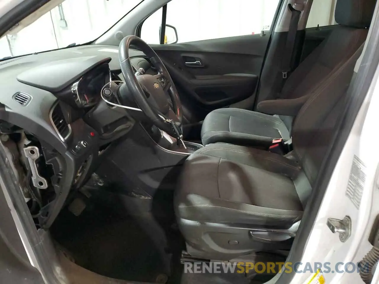 7 Photograph of a damaged car 3GNCJPSB0KL197413 CHEVROLET TRAX 2019