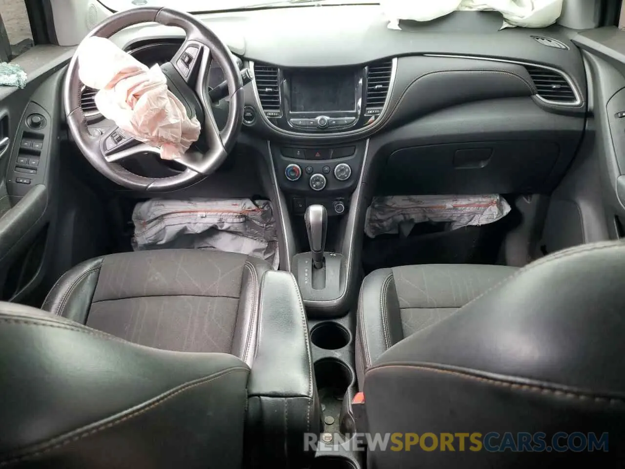 8 Photograph of a damaged car 3GNCJPSB0KL216509 CHEVROLET TRAX 2019