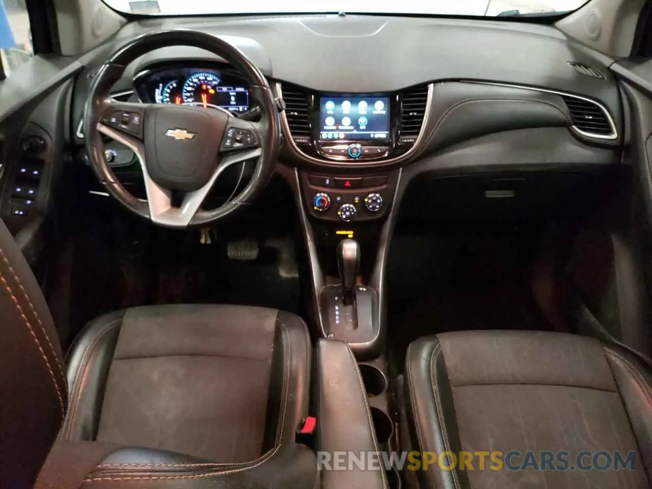 8 Photograph of a damaged car 3GNCJPSB0KL224187 CHEVROLET TRAX 2019