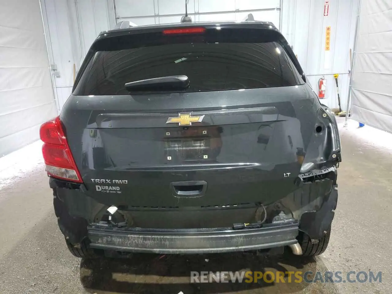 6 Photograph of a damaged car 3GNCJPSB0KL310566 CHEVROLET TRAX 2019