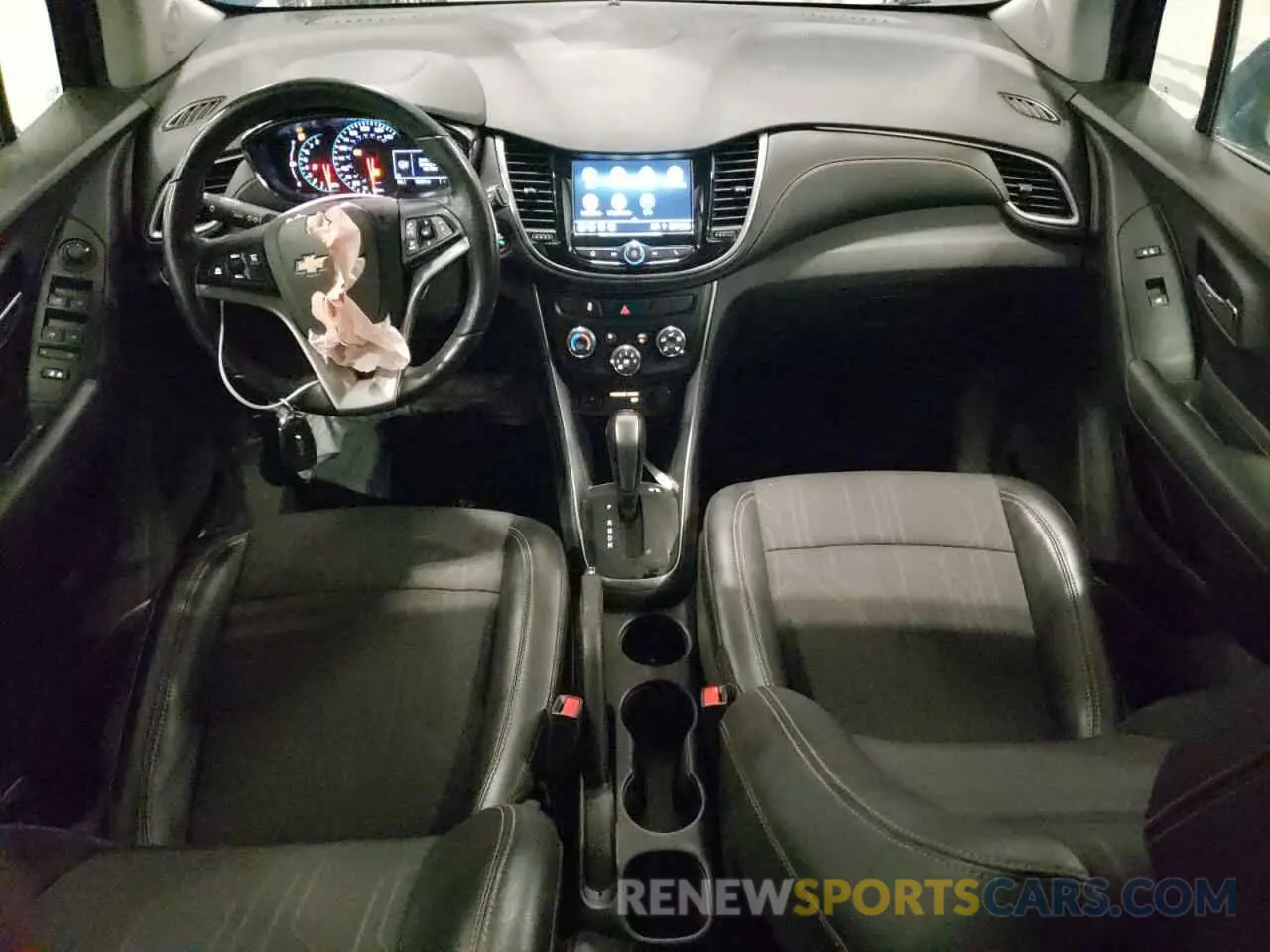 8 Photograph of a damaged car 3GNCJPSB0KL382691 CHEVROLET TRAX 2019