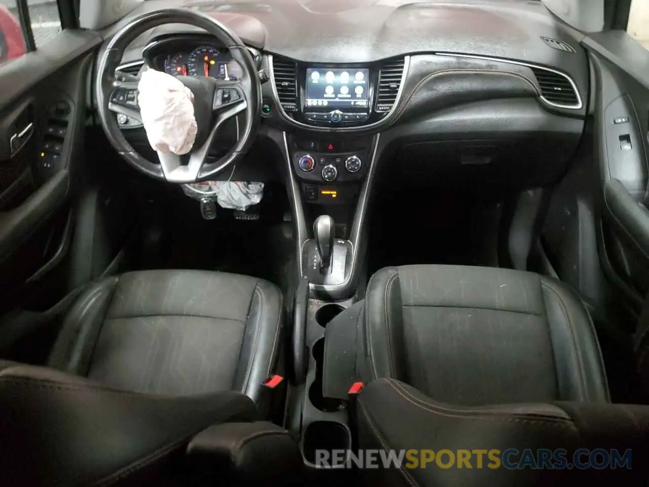 8 Photograph of a damaged car 3GNCJPSB1KL207270 CHEVROLET TRAX 2019