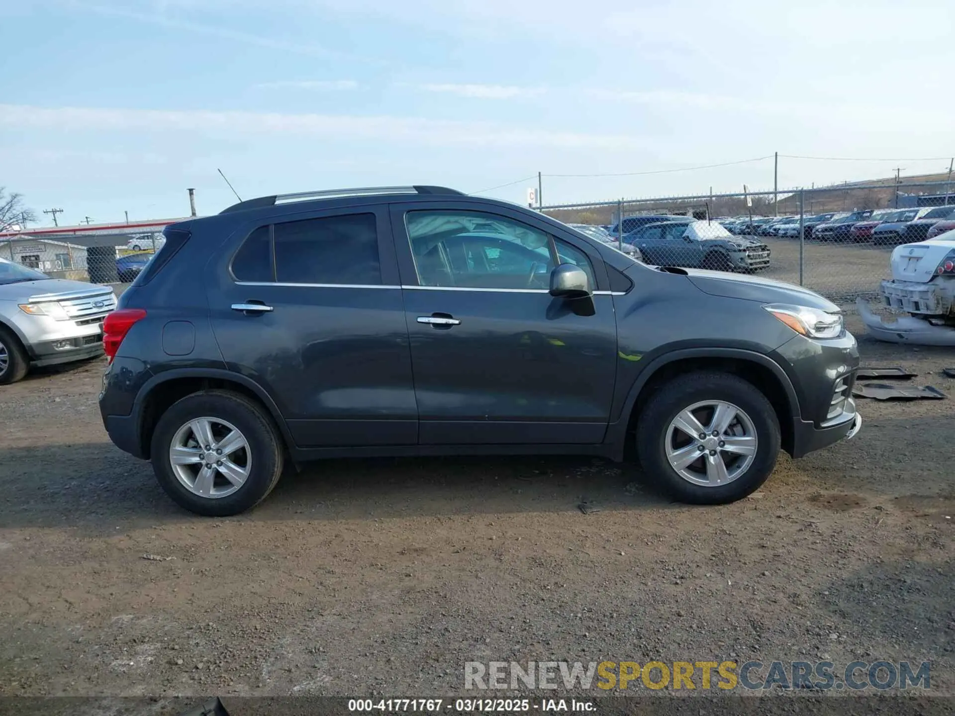 13 Photograph of a damaged car 3GNCJPSB2KL152196 CHEVROLET TRAX 2019