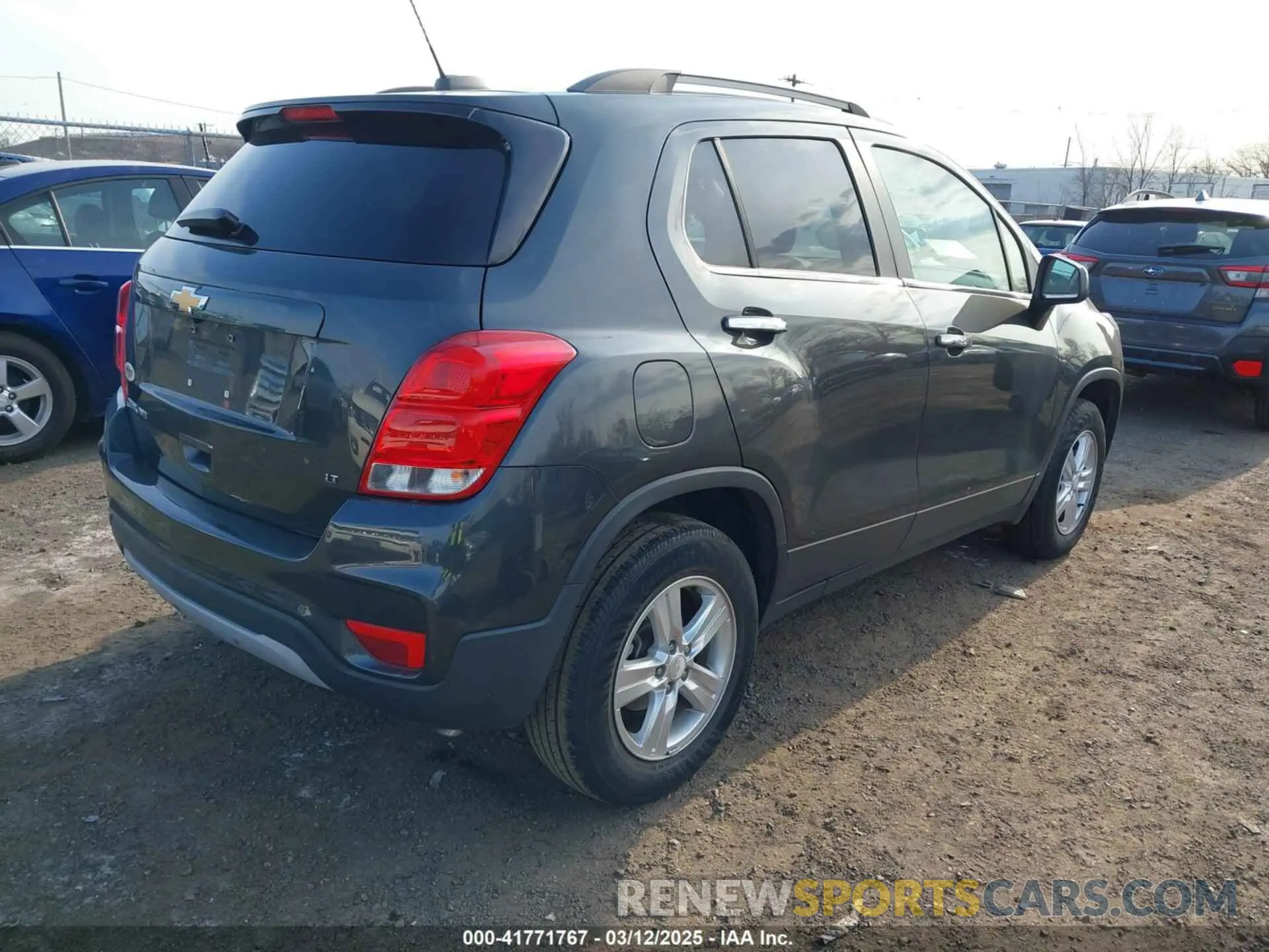 4 Photograph of a damaged car 3GNCJPSB2KL152196 CHEVROLET TRAX 2019