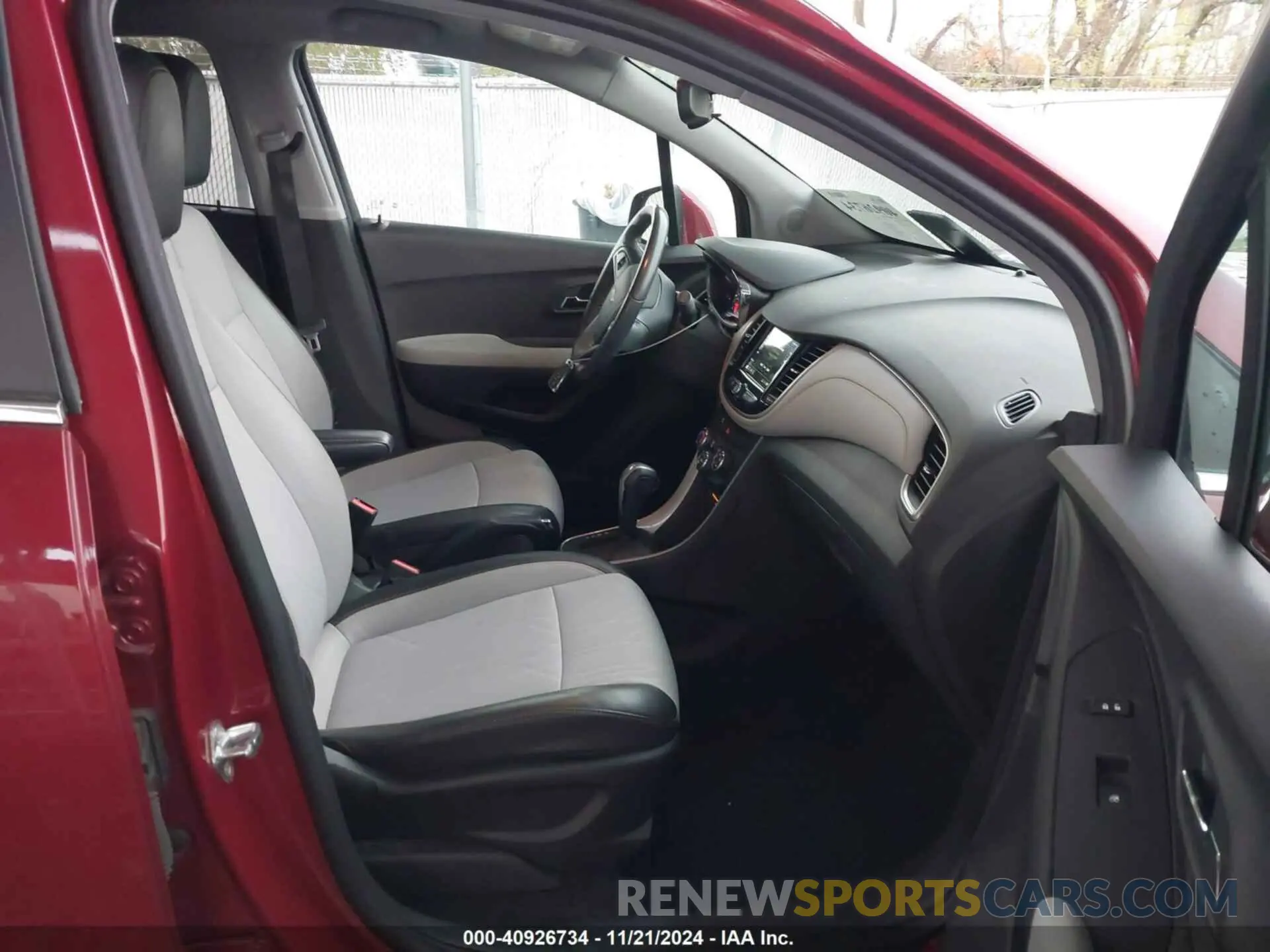 5 Photograph of a damaged car 3GNCJPSB2KL175848 CHEVROLET TRAX 2019