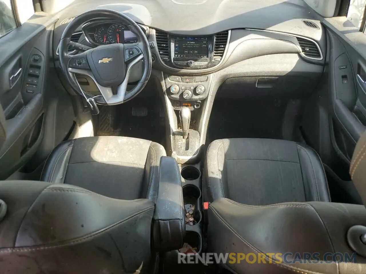 8 Photograph of a damaged car 3GNCJPSB2KL233361 CHEVROLET TRAX 2019
