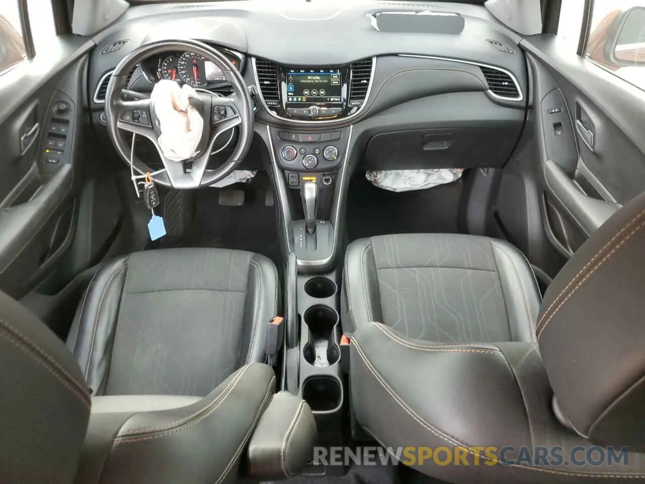 8 Photograph of a damaged car 3GNCJPSB2KL258440 CHEVROLET TRAX 2019