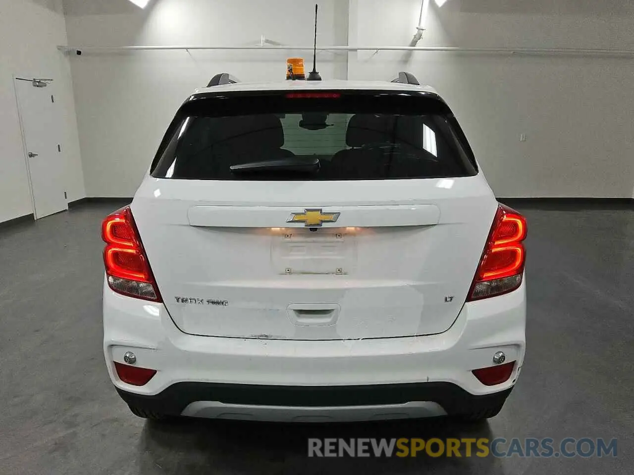 6 Photograph of a damaged car 3GNCJPSB3KL218240 CHEVROLET TRAX 2019