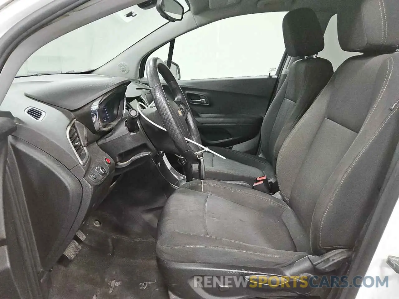 7 Photograph of a damaged car 3GNCJPSB3KL218240 CHEVROLET TRAX 2019