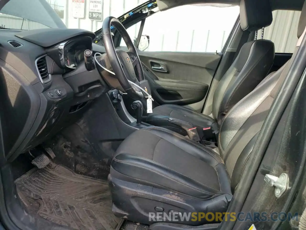 7 Photograph of a damaged car 3GNCJPSB3KL233322 CHEVROLET TRAX 2019