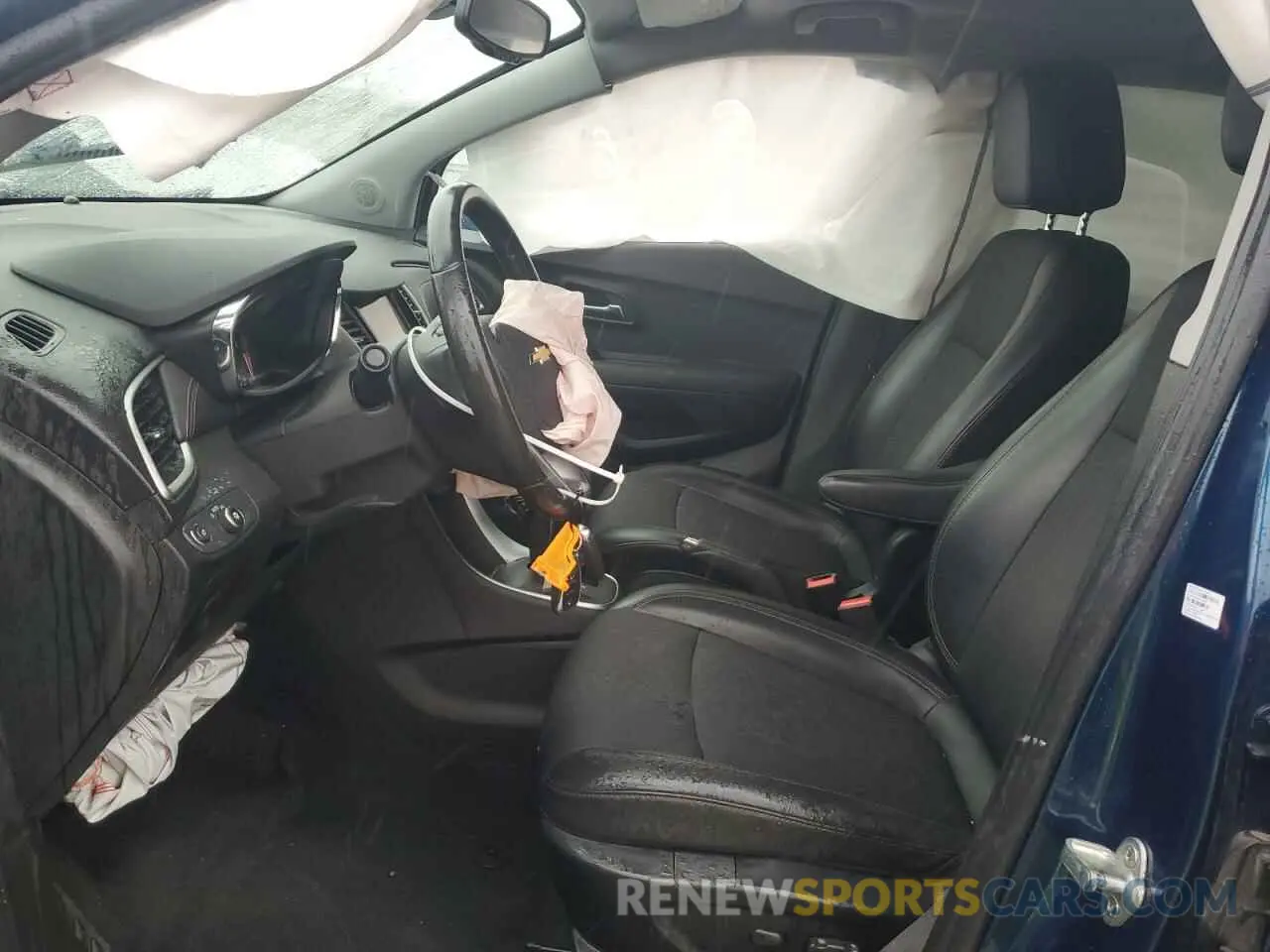 7 Photograph of a damaged car 3GNCJPSB3KL246216 CHEVROLET TRAX 2019
