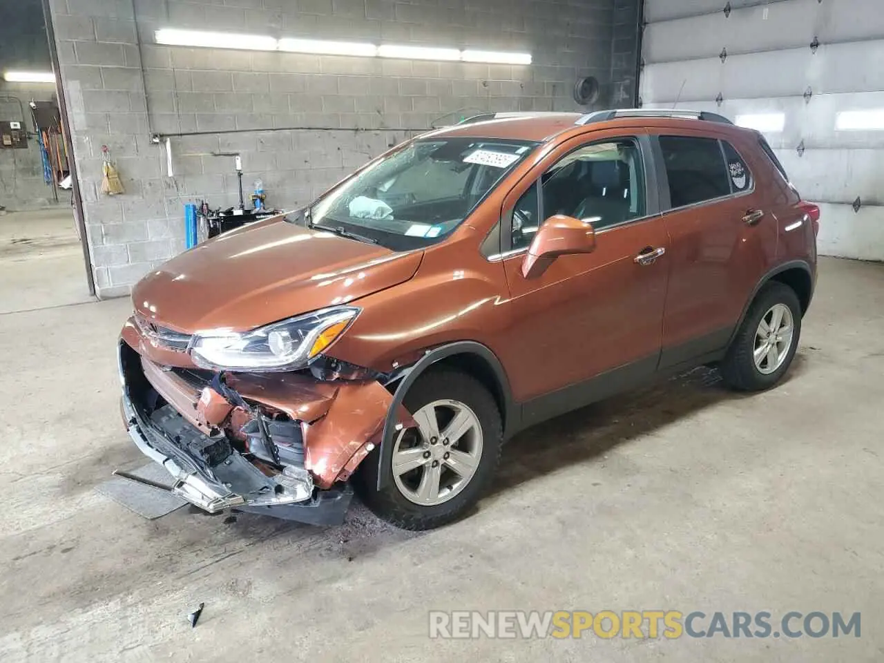 1 Photograph of a damaged car 3GNCJPSB3KL249228 CHEVROLET TRAX 2019