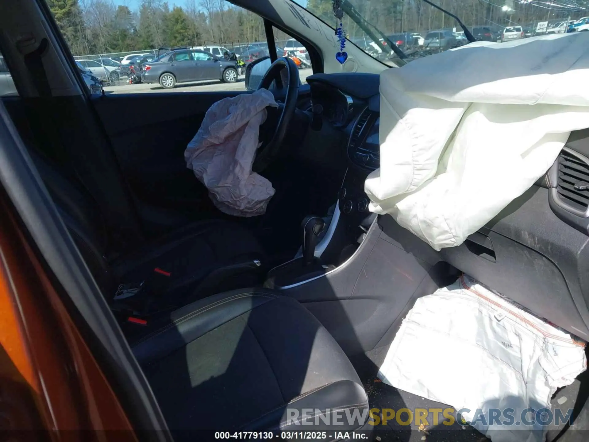 5 Photograph of a damaged car 3GNCJPSB3KL249665 CHEVROLET TRAX 2019