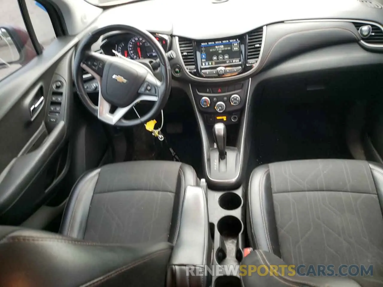 8 Photograph of a damaged car 3GNCJPSB3KL385715 CHEVROLET TRAX 2019