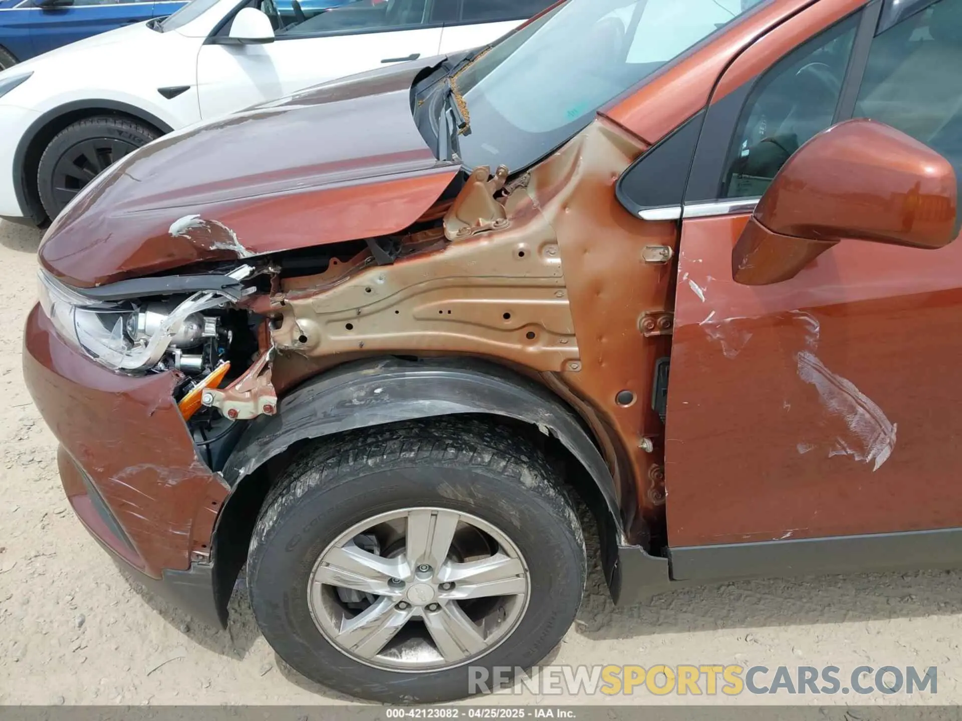 6 Photograph of a damaged car 3GNCJPSB4KL236360 CHEVROLET TRAX 2019