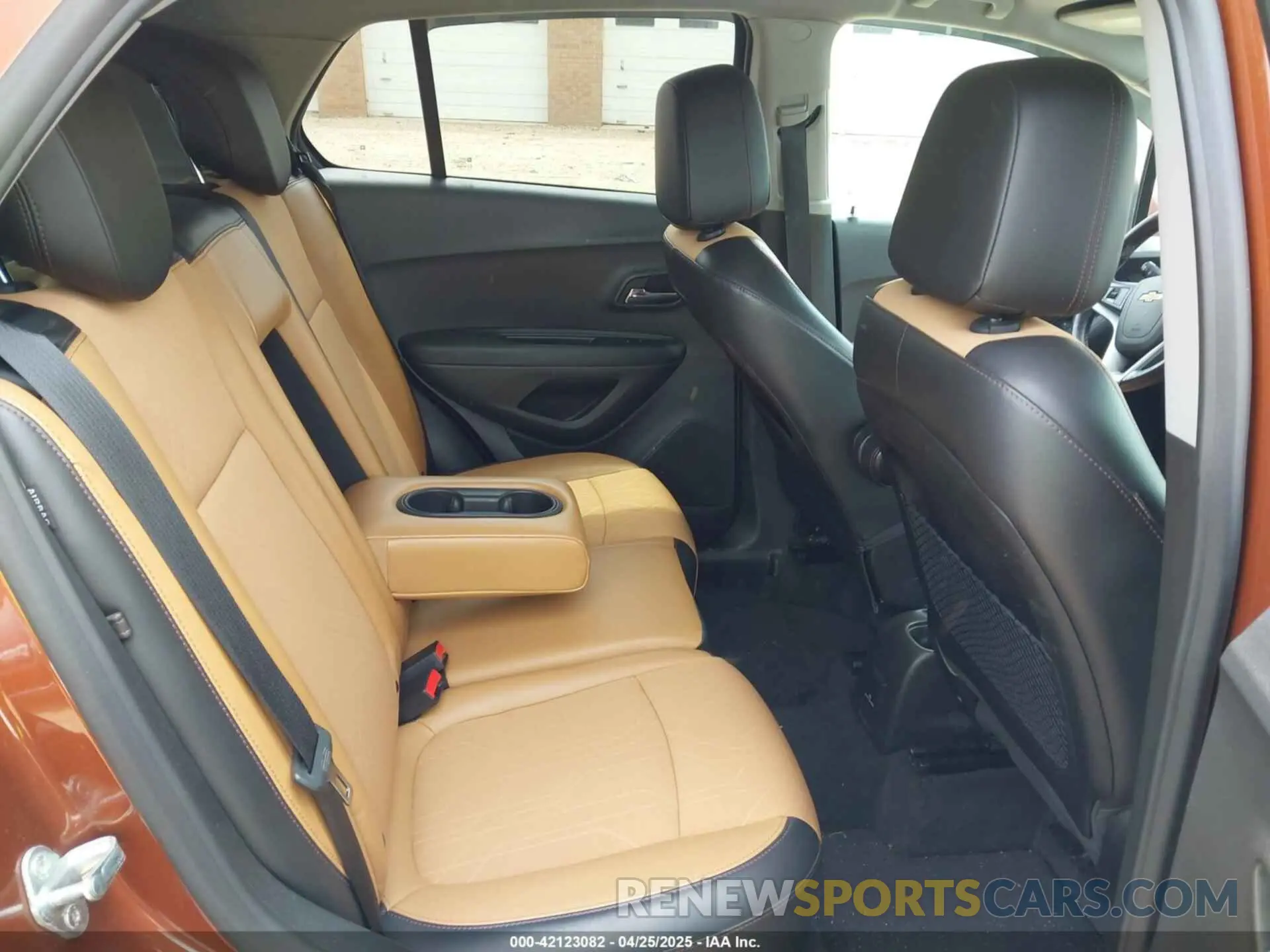 8 Photograph of a damaged car 3GNCJPSB4KL236360 CHEVROLET TRAX 2019