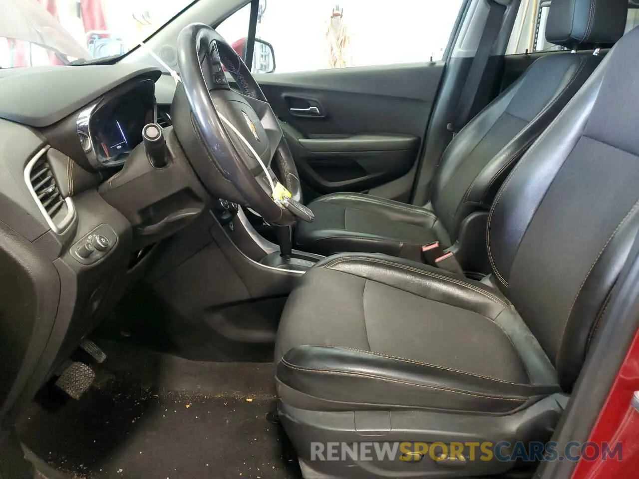 7 Photograph of a damaged car 3GNCJPSB5KL112064 CHEVROLET TRAX 2019
