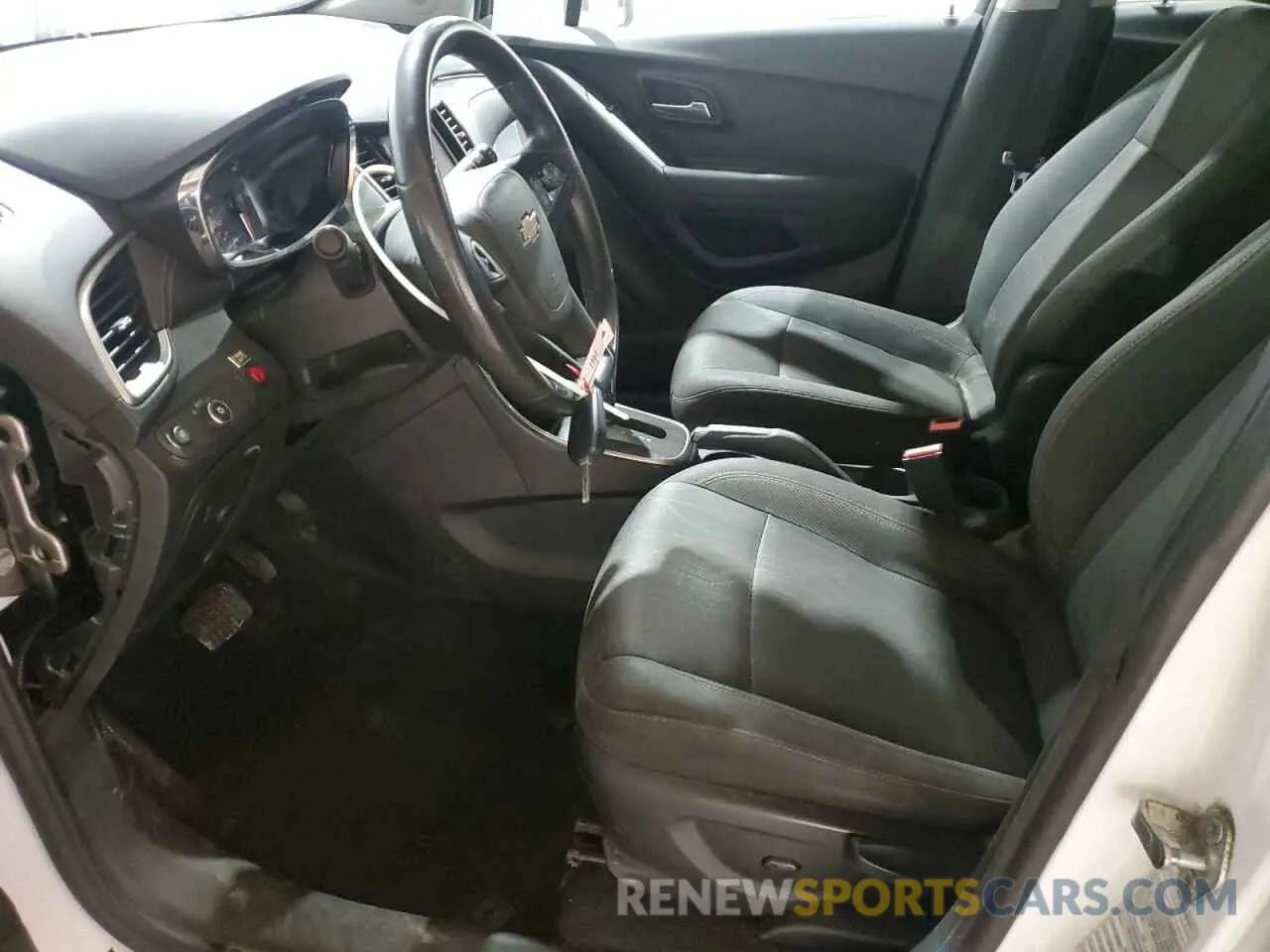 7 Photograph of a damaged car 3GNCJPSB5KL194877 CHEVROLET TRAX 2019