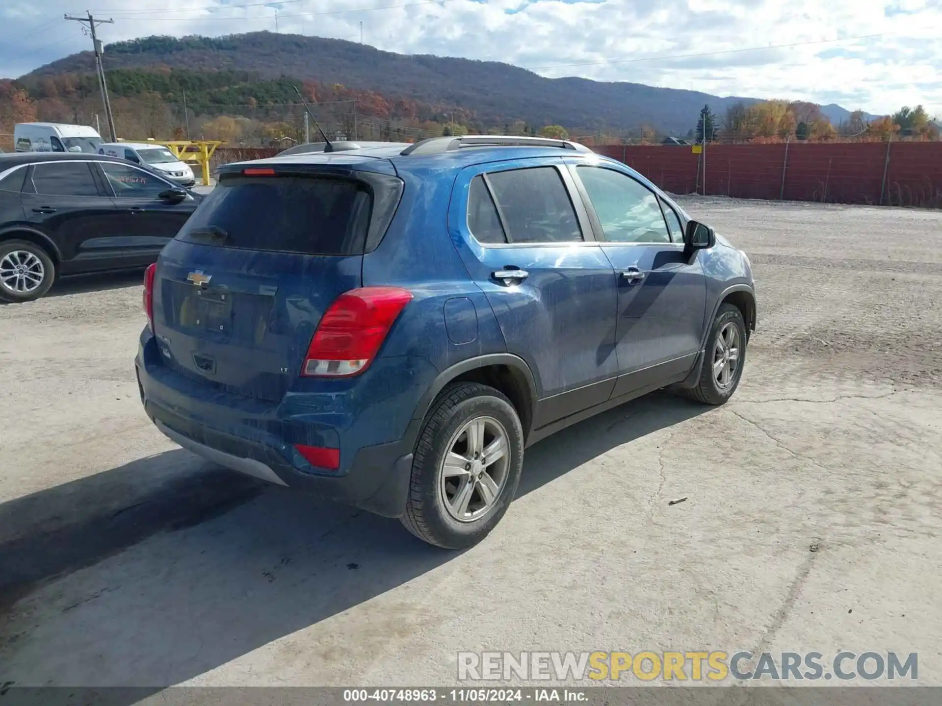 4 Photograph of a damaged car 3GNCJPSB5KL261817 CHEVROLET TRAX 2019