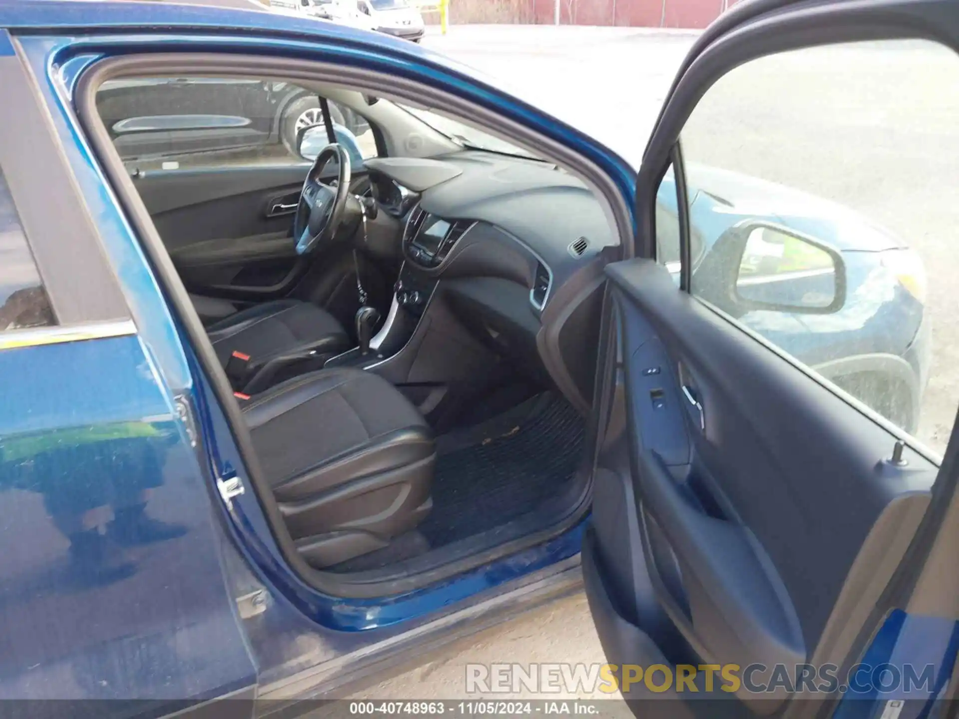 5 Photograph of a damaged car 3GNCJPSB5KL261817 CHEVROLET TRAX 2019