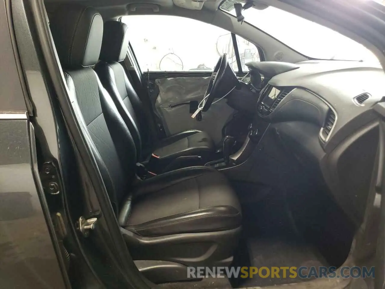 7 Photograph of a damaged car 3GNCJPSB6KL387393 CHEVROLET TRAX 2019