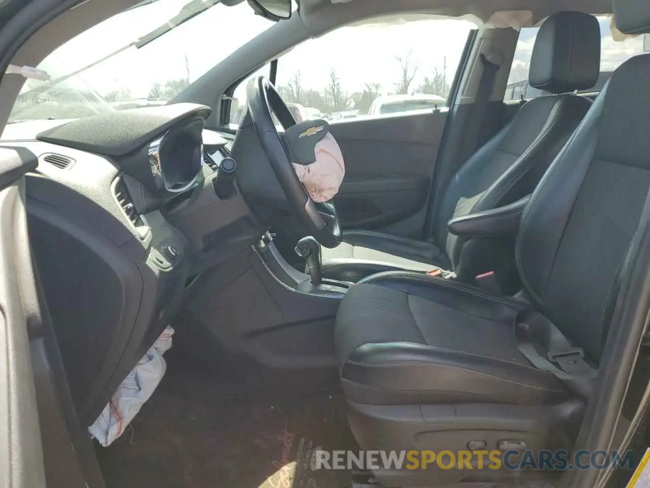 7 Photograph of a damaged car 3GNCJPSB7KL122143 CHEVROLET TRAX 2019