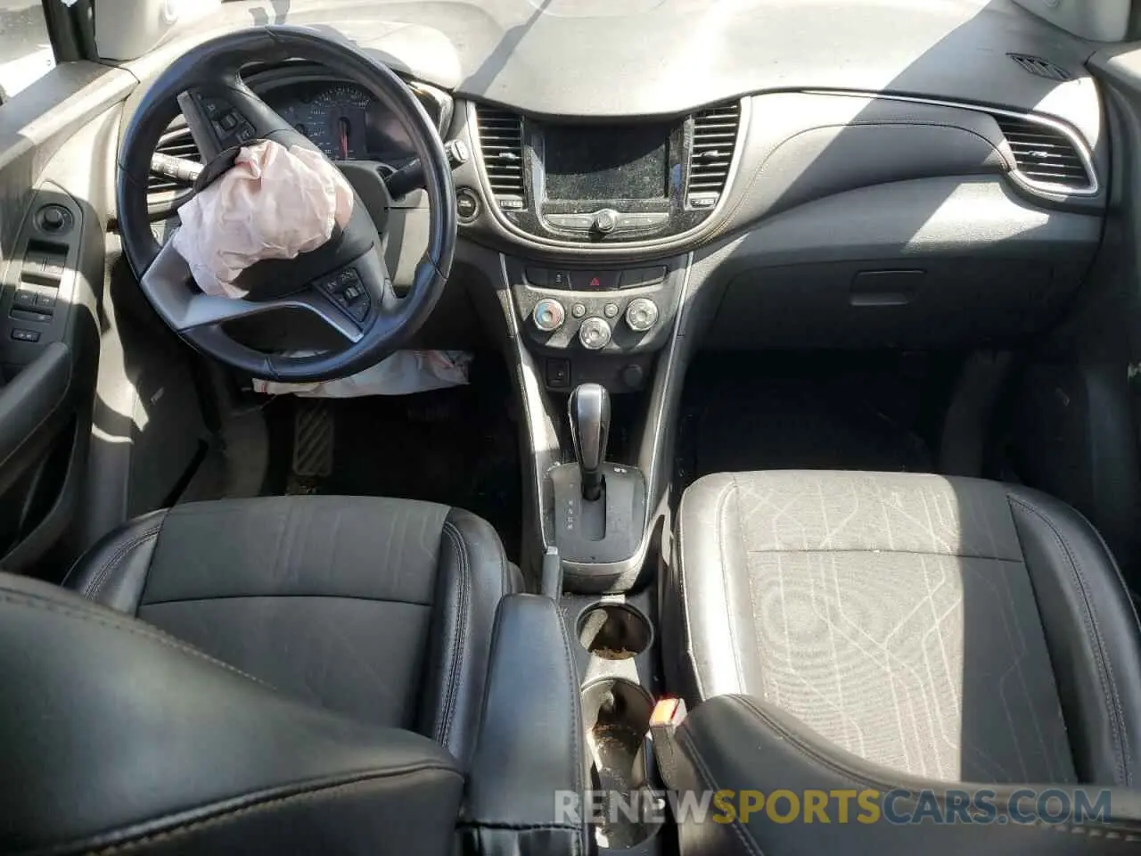 8 Photograph of a damaged car 3GNCJPSB7KL122143 CHEVROLET TRAX 2019