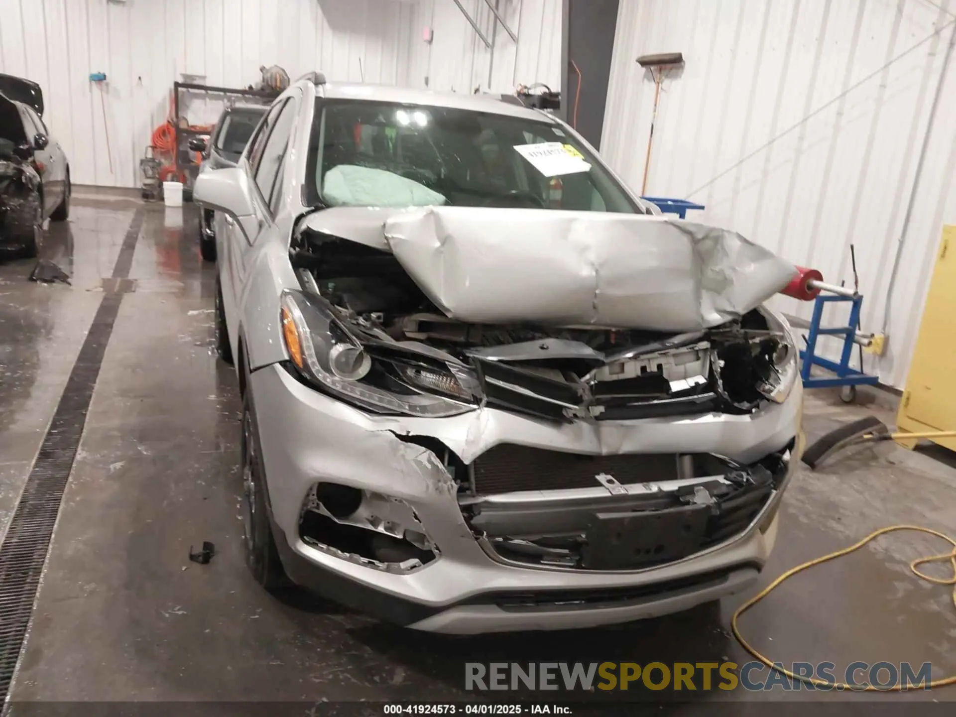 12 Photograph of a damaged car 3GNCJPSB7KL280644 CHEVROLET TRAX 2019