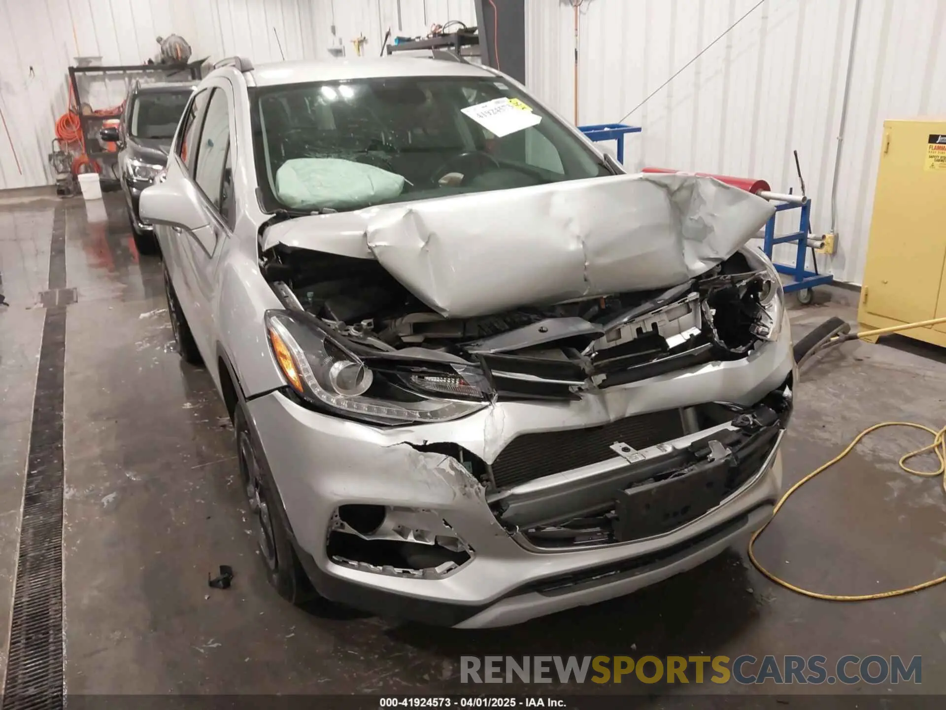 6 Photograph of a damaged car 3GNCJPSB7KL280644 CHEVROLET TRAX 2019